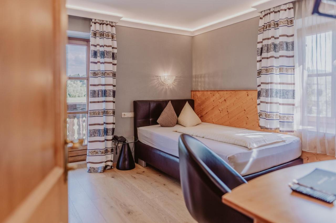 Landhotel Gschirnwirt Eugendorf Exteriör bild