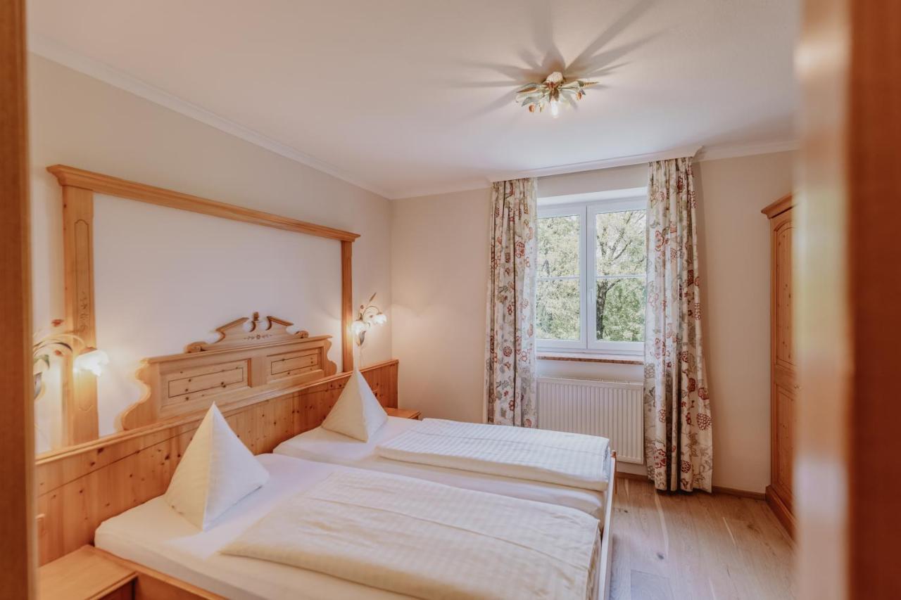 Landhotel Gschirnwirt Eugendorf Exteriör bild