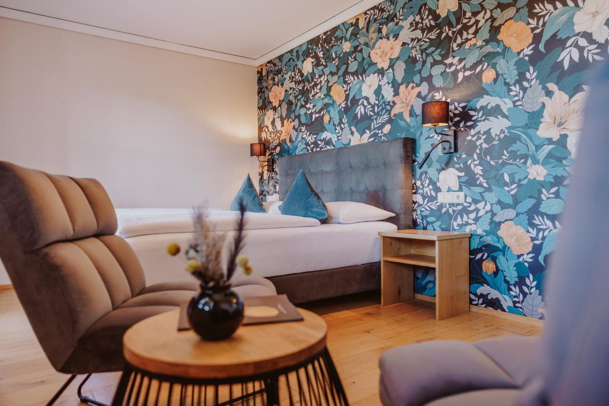 Landhotel Gschirnwirt Eugendorf Exteriör bild