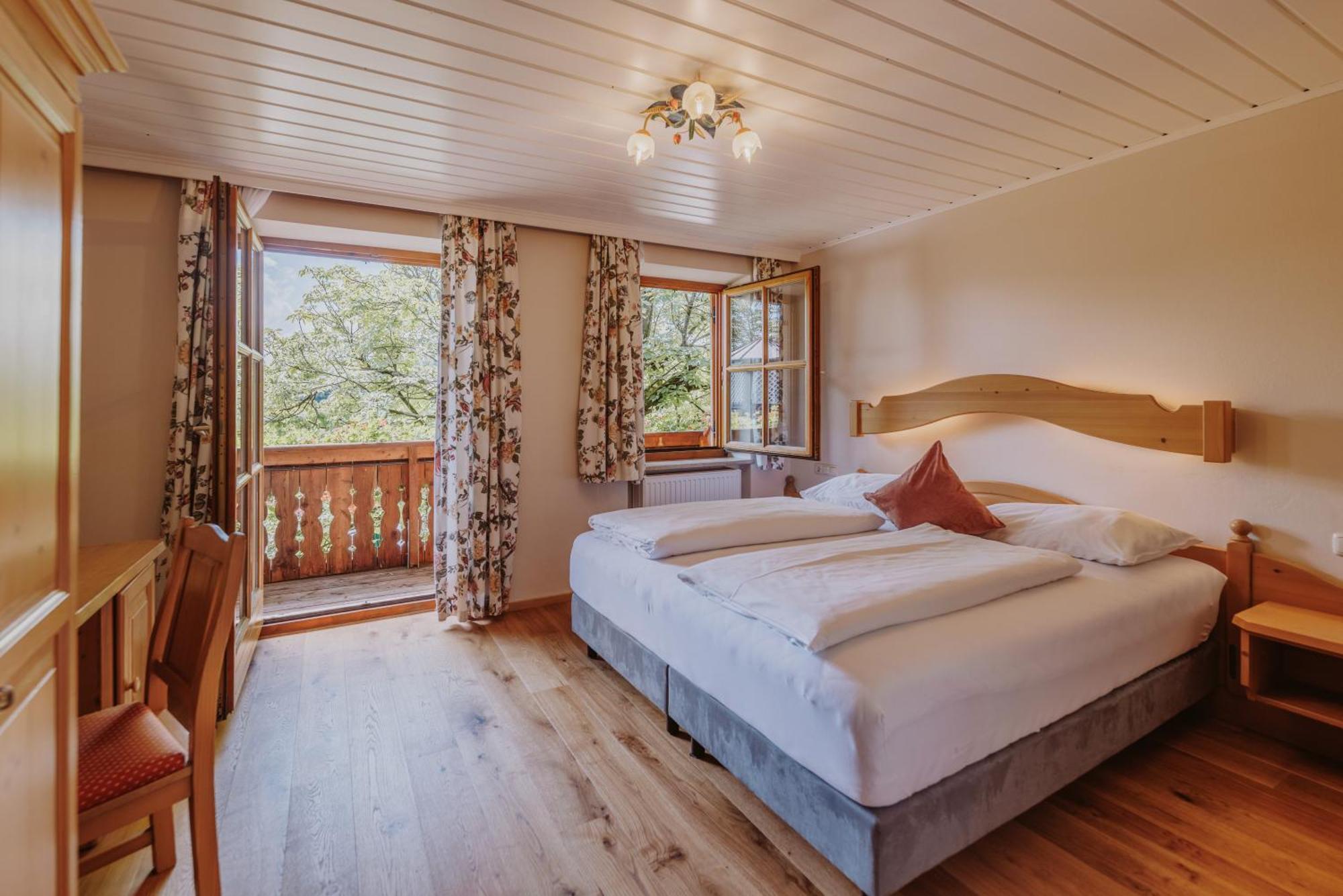 Landhotel Gschirnwirt Eugendorf Exteriör bild